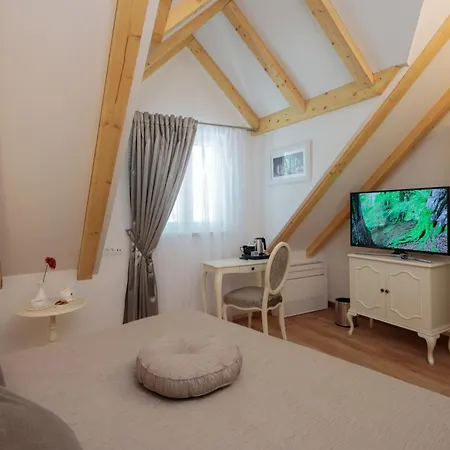 Opera Heritage Oda ve Kahvaltı 4*