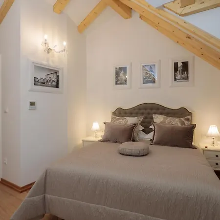 Alojamento de Acomodação e Pequeno-almoço Opera Heritage Split