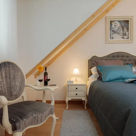 Opera Heritage Bed & Breakfast Split