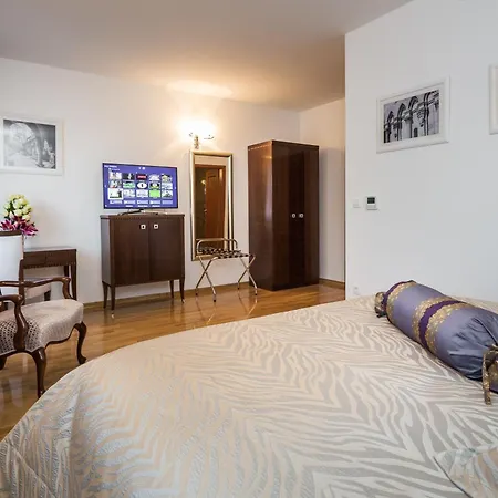 Opera Heritage 4*
