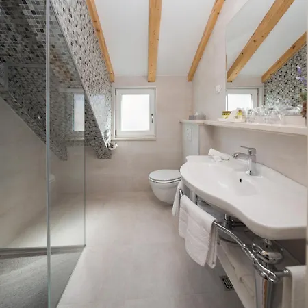 Opera Heritage Alojamento de Acomodação e Pequeno-almoço Split