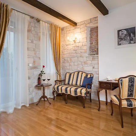 Opera Heritage 4*