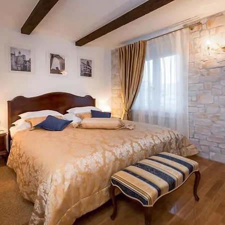 Opera Heritage Alojamento de Acomodação e Pequeno-almoço Split