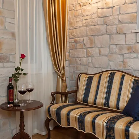 Opera Heritage Bed & Breakfast 4*
