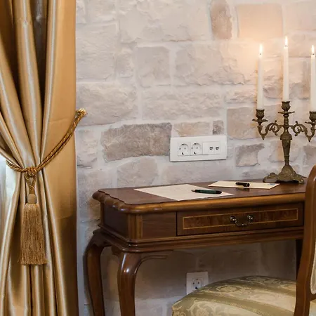 Opera Heritage Oda ve Kahvaltı Split