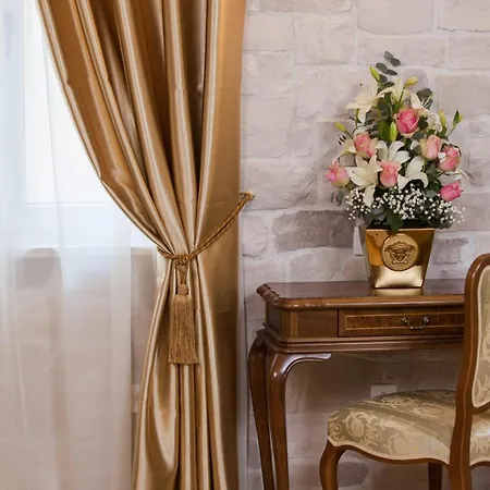 Opera Heritage Bed & Breakfast Split