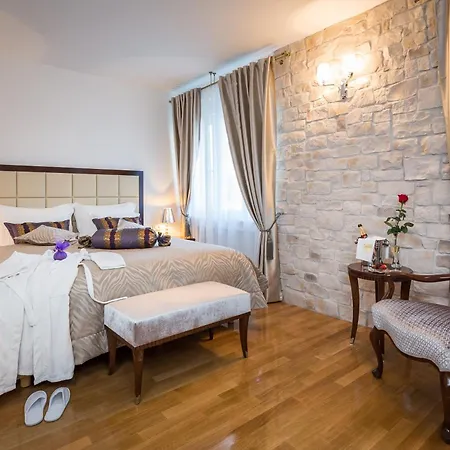 Opera Heritage 4*