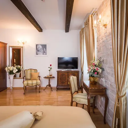 Opera Heritage Oda ve Kahvaltı Split