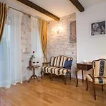 Opera Heritage 4*