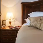 Frühstückspension Opera Heritage 4*